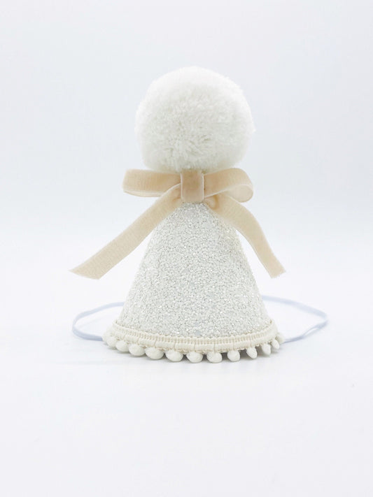 pearl white glitter with biscuit coloured bow complete with white trim and Pom.