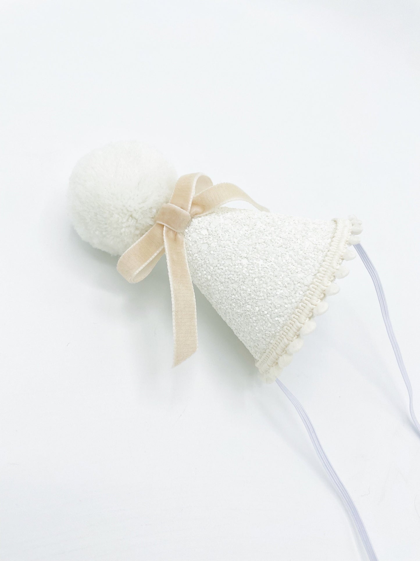 pearl white glitter with biscuit coloured bow complete with white trim and Pom.